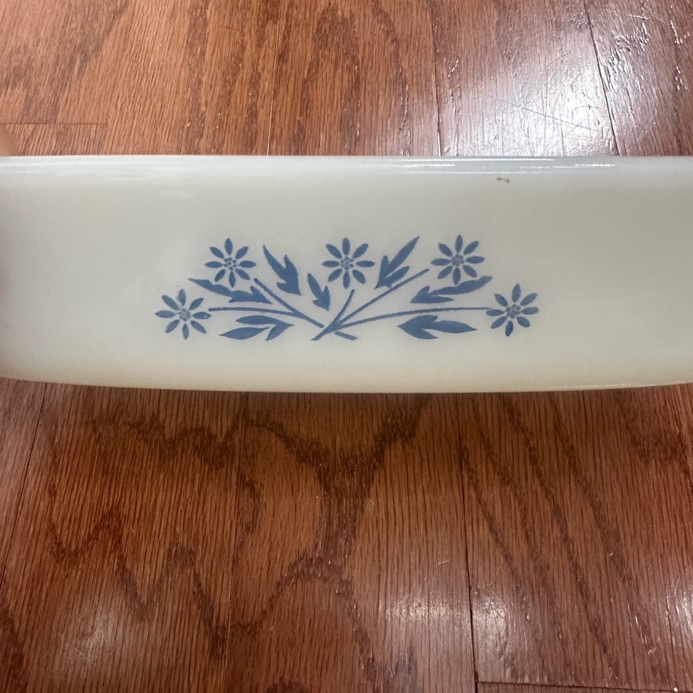 Pyr-o-rey Vintage White and Blue Floral Baking Dish